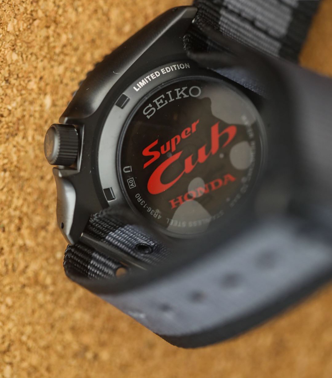 SEIKO 5 SPORT HONDA SUPER CUP C125 LIMITED EDITION SRPJ75K1 - NAM - KÍNH KHOÁNG - DÂY DÙ - AUTOMATIC - SIZE 42.5MM - MÁY NHẬT - Ảnh 6