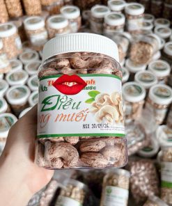 HẠT ĐIỀU RANG MUỐI HŨ VUÔNG ĐỨNG LOẠI 1 (500GR)